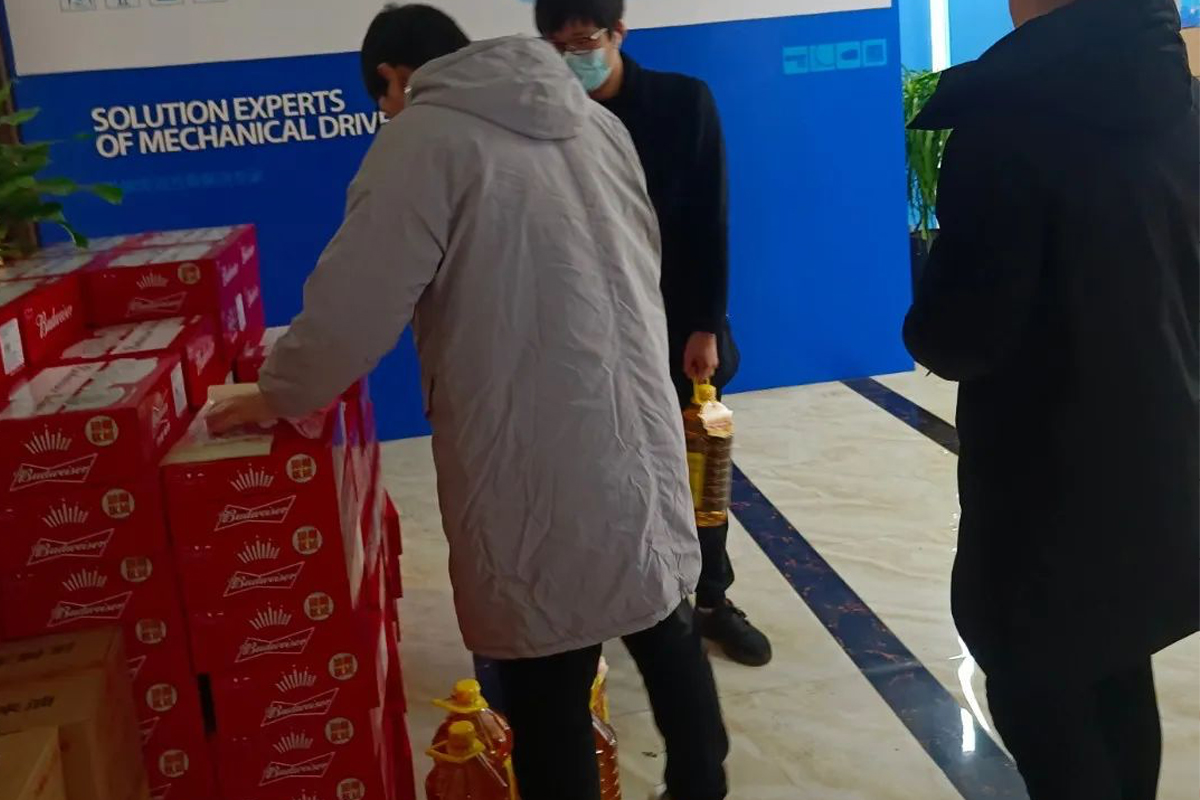 大展宏兔年，有一種溫暖是公司發年貨